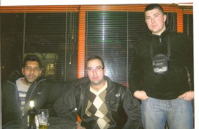 På kaféet "Millenium". Radko, Darko Veseli och "Geza".